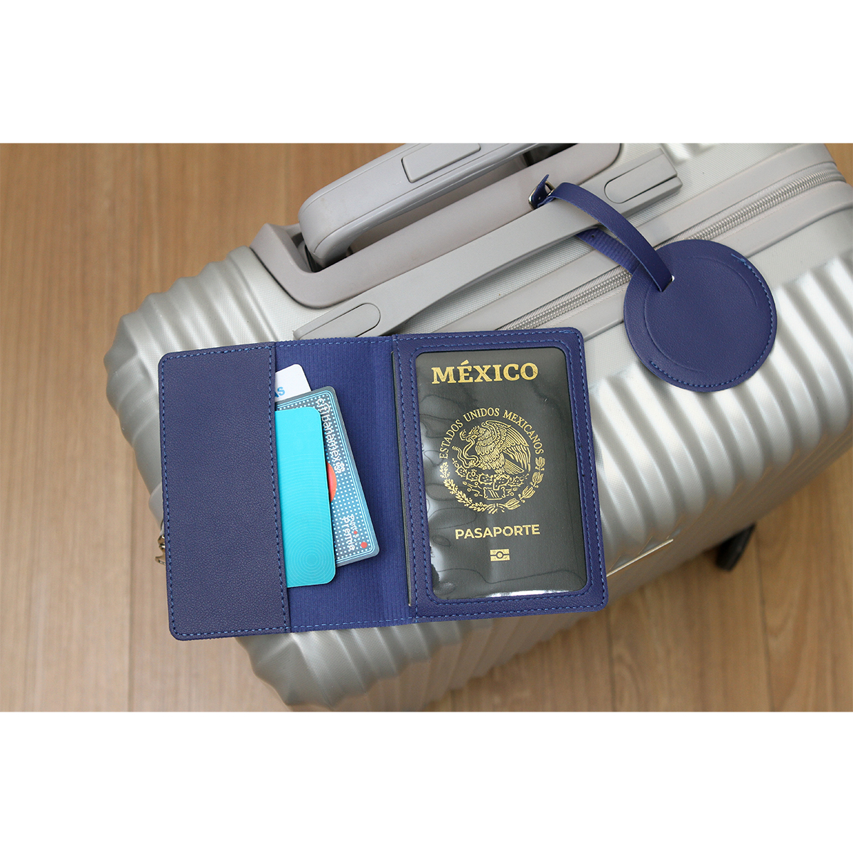 Porta-pasaporte-Sautens.-regalos-corporativos